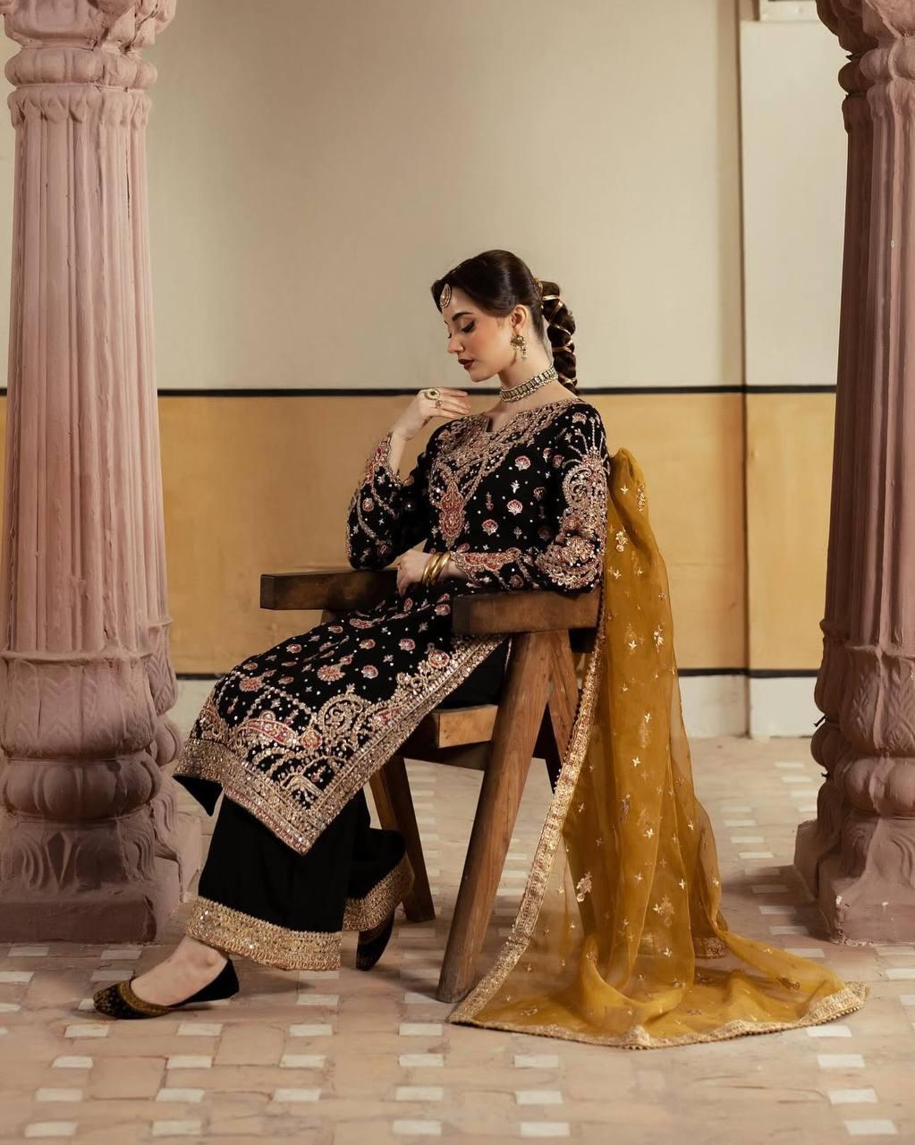 Elegant 3-Piece Set with Lace Side Work, Matching Pants with Pocket & Malmal Dupatta