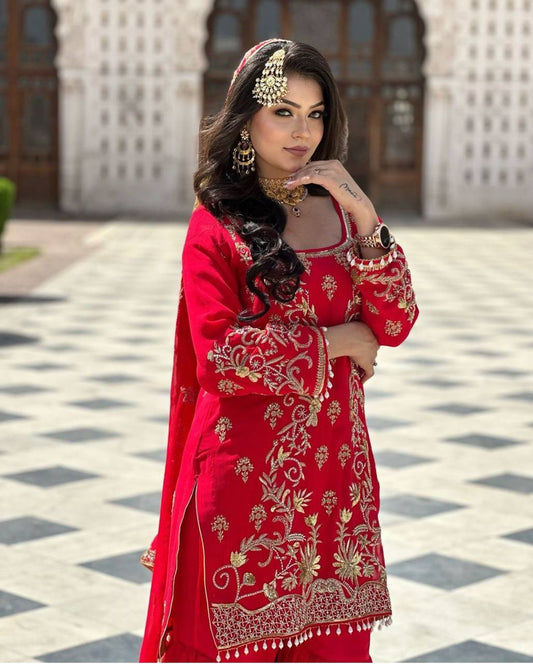 Sulabh A-Line Kurti with Trendy Halter Neck & Pure Linen Dupatta